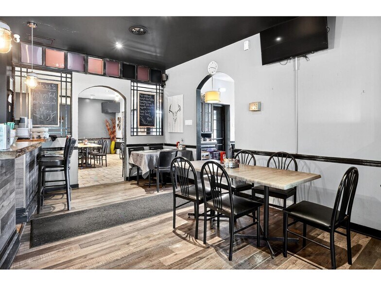 More Photos Of 277 Rue Saint-Joseph, Sainte-martine Restaurant For Sale