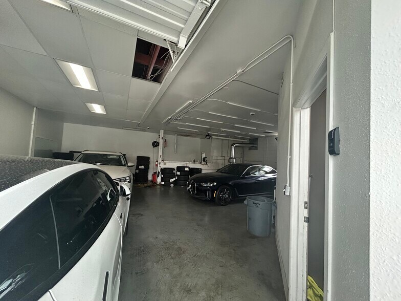 More Photos Of 13600 NE Spring Blvd, Bellevue Warehouse For Lease