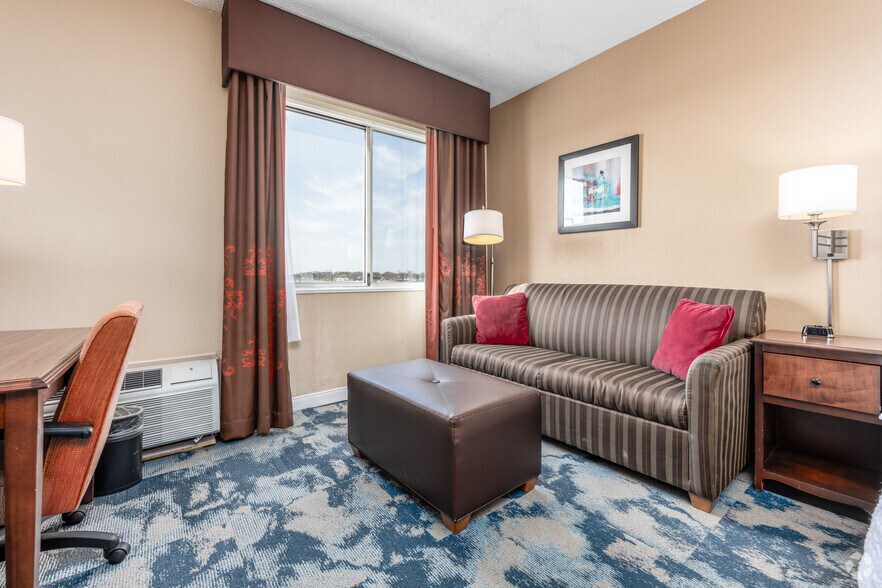 More Photos Of 6617 Ritchie Hwy, Glen Burnie Hotel For Sale