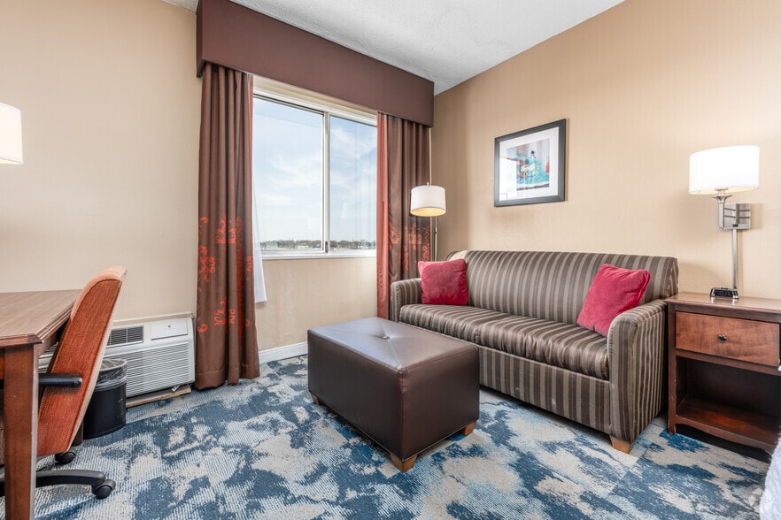 More Photos Of 6617 Ritchie Hwy, Glen Burnie Hotel For Sale