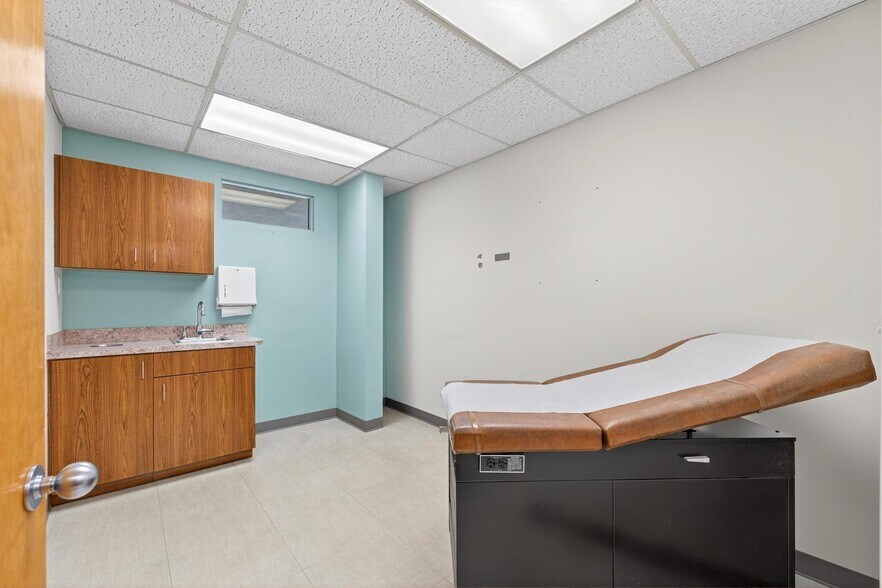 More Photos Of 220 N Westmonte Dr, Altamonte Springs Medical For Lease