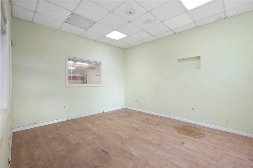 More Photos Of 217 Madison Ave, Port Chester Light Distribution For Sale