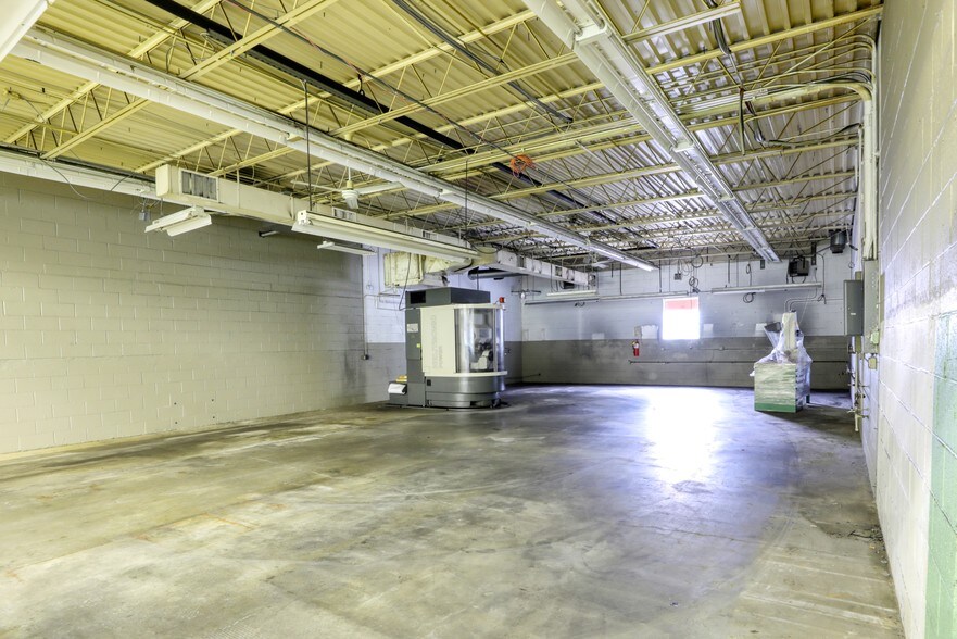 More Photos Of 109 Apremont Way, Westfield Manufacturing For Lease