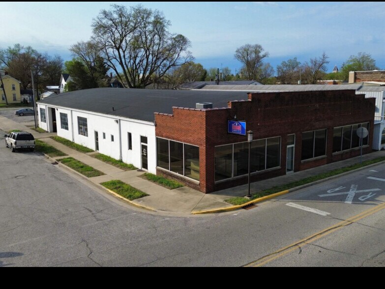 More Photos Of 717 N 2nd St, Vincennes Warehouse For Lease