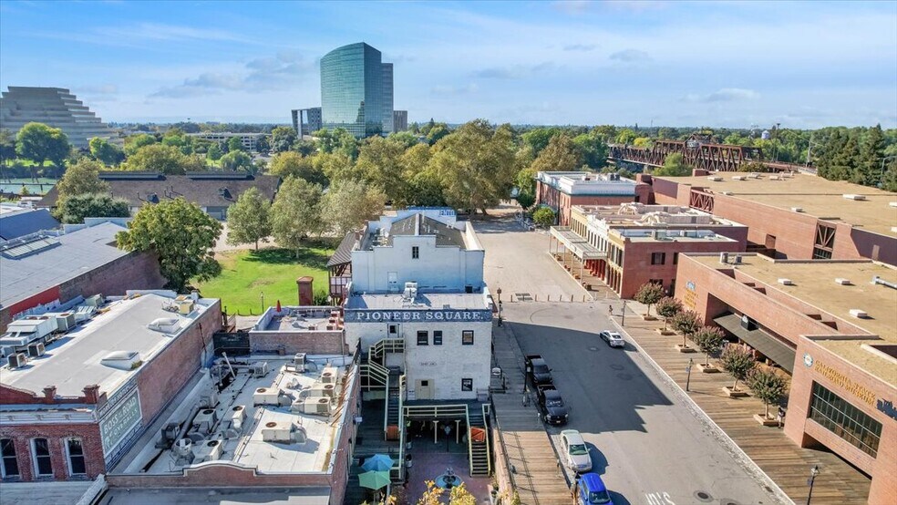 More Photos Of 900-906 2nd St, Sacramento Storefront For Lease