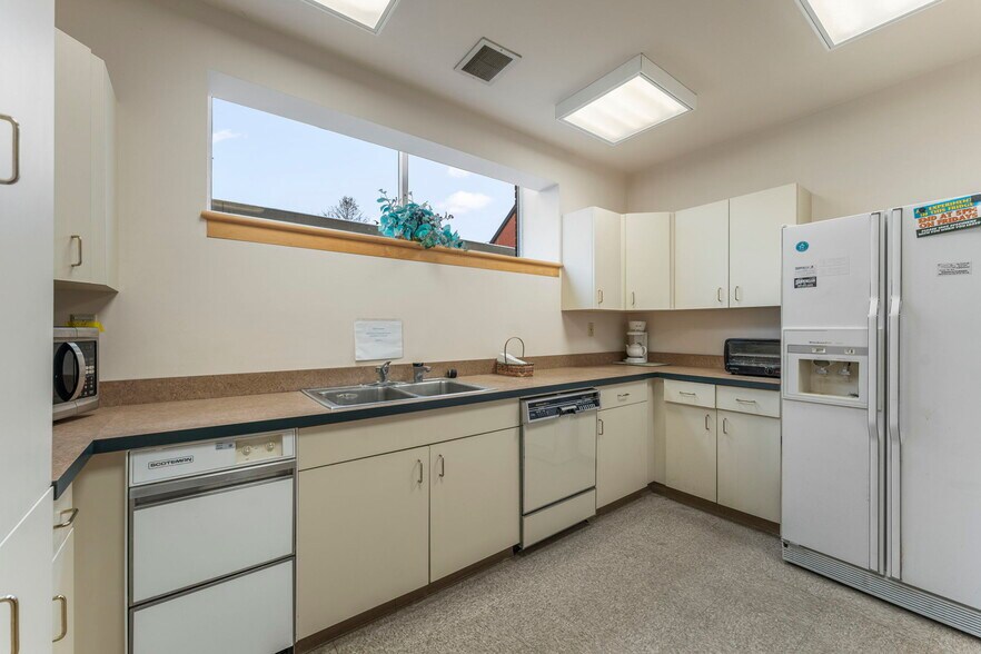 More Photos Of 1 W Market St, Corning Office Residential For Lease