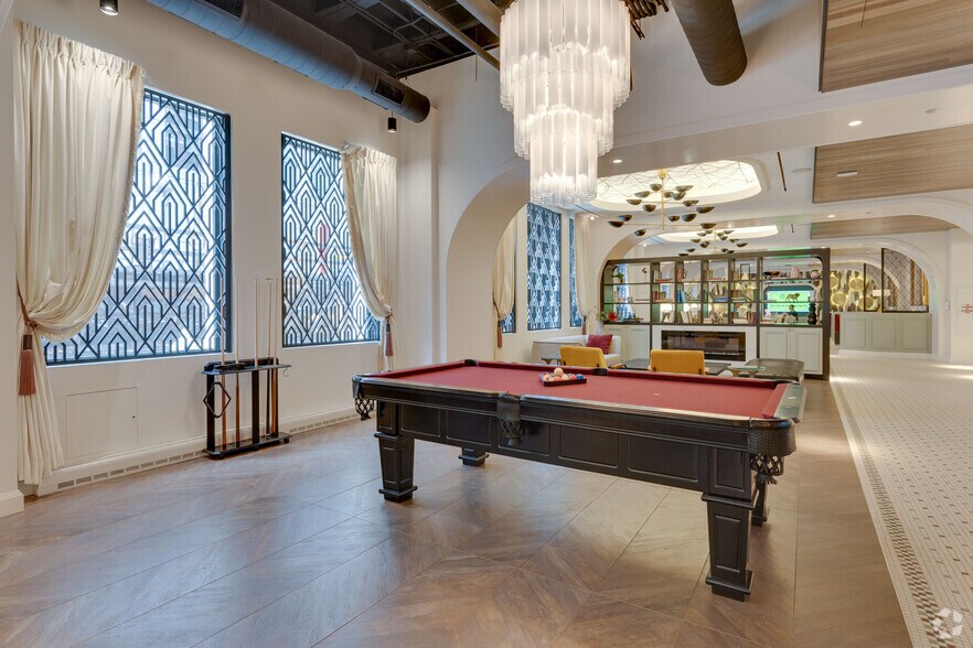 More Photos Of 182 W Lake St, Chicago Apartments For Lease