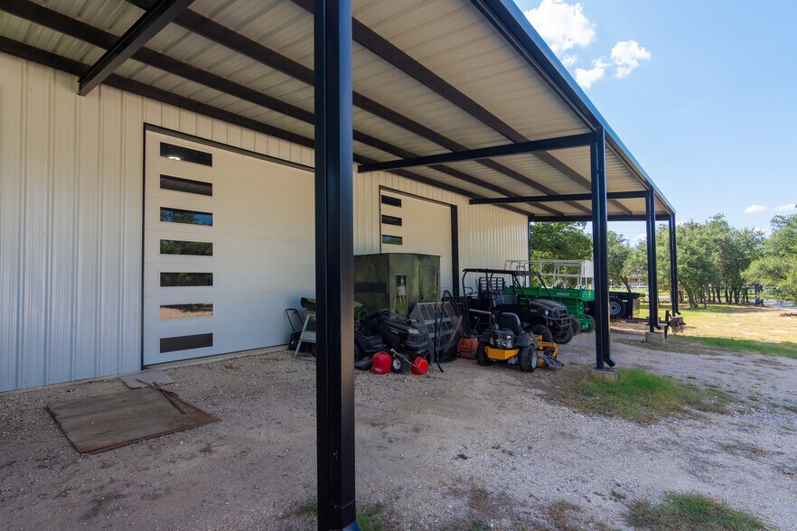 More Photos Of 322 Logan Ranch Rd, Georgetown Specialty For Lease