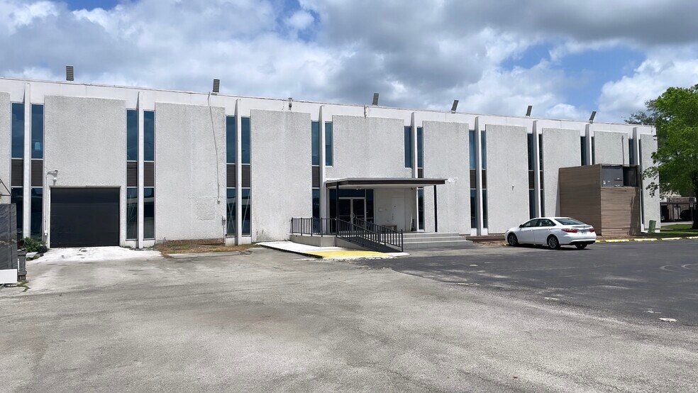 More Photos Of 8403 Westglen Dr, Houston Flex For Sale