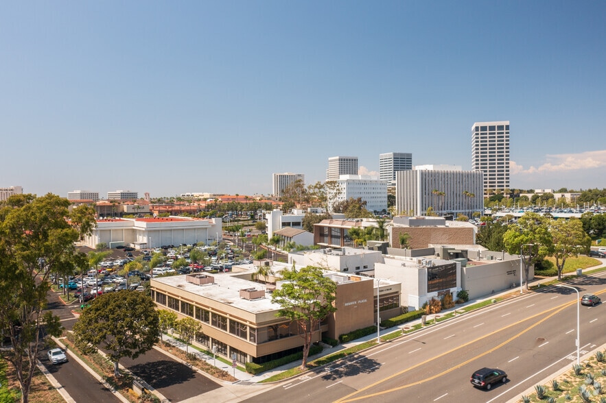 More Photos Of 1303 Avocado Ave, Newport Beach Office For Lease