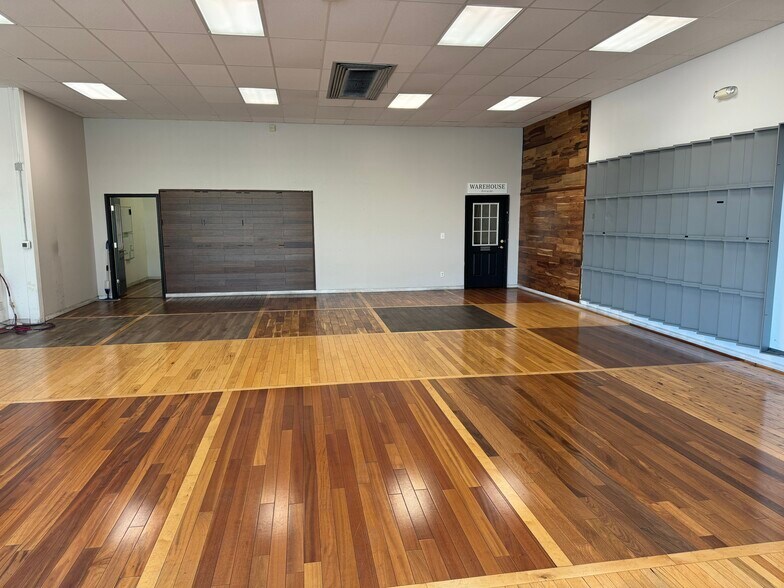 More Photos Of 301 W Marketview Dr, Champaign General Retail For Lease