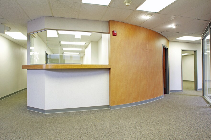 More Photos Of 11500 Olive Blvd, Creve Coeur Office For Lease