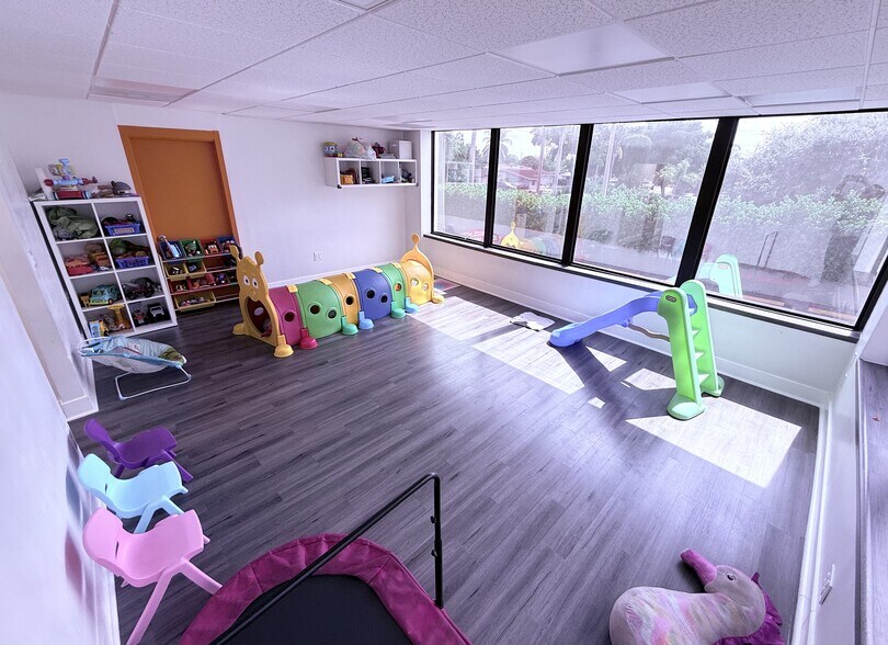 More Photos Of 1140 W 50th St, Hialeah Medical For Sale