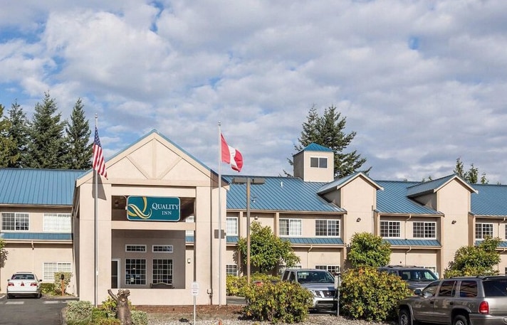 Primary Photo Of 6311 33rd Ave NE, Marysville Hotel For Sale