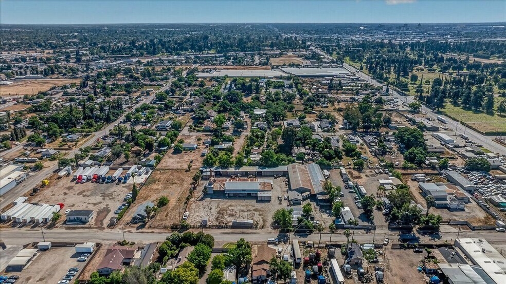 More Photos Of 708 N Pleasant Ave, Fresno Warehouse For Sale
