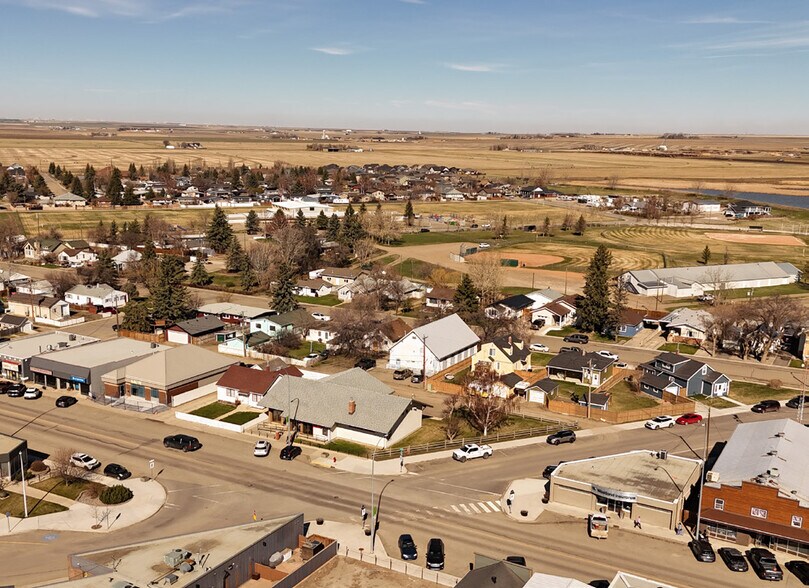 More Photos Of 420 Highway Av N, Picture Butte Office For Sale