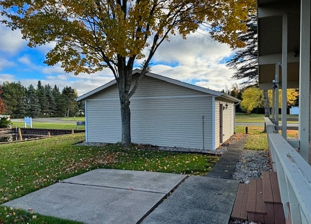 More Photos Of 752 W Faith St, Spruce Flex For Sale