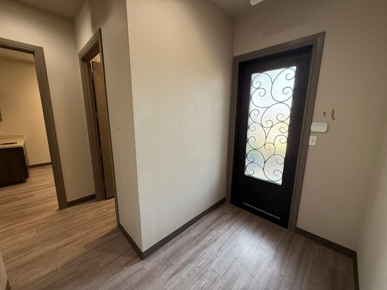 More Photos Of 802 N Bonnie Brae St, Denton Medical For Lease