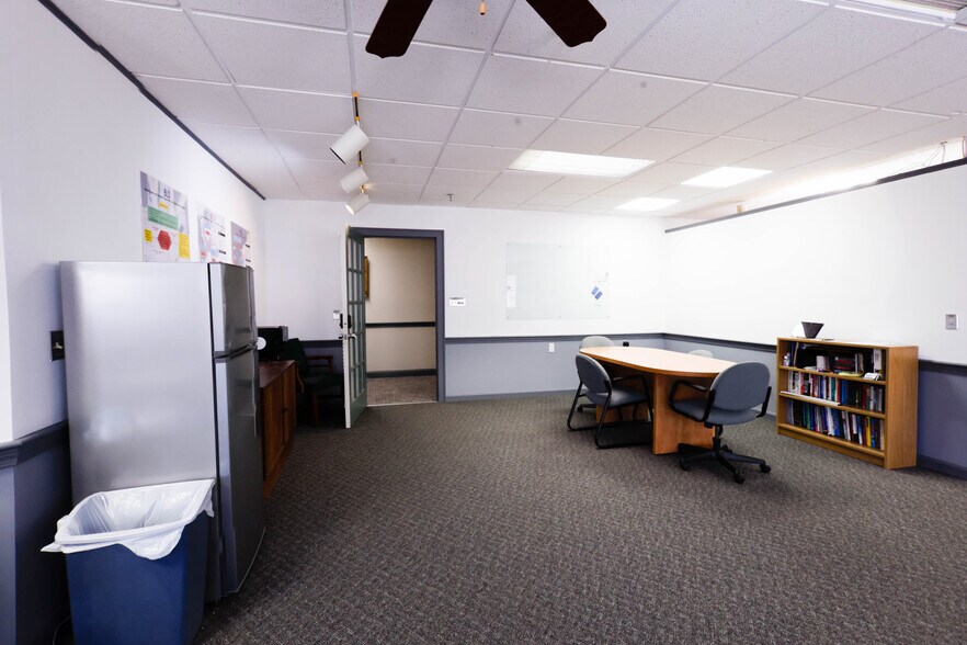 More Photos Of 276 Newport Rd, New London Storefront Retail Office For Sale