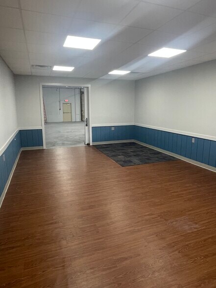 More Photos Of 300 Churchmans Rd, New Castle Unknown For Lease