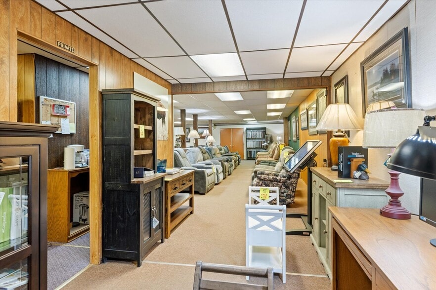 More Photos Of 816 NW 4th St, Grand Rapids General Retail For Sale