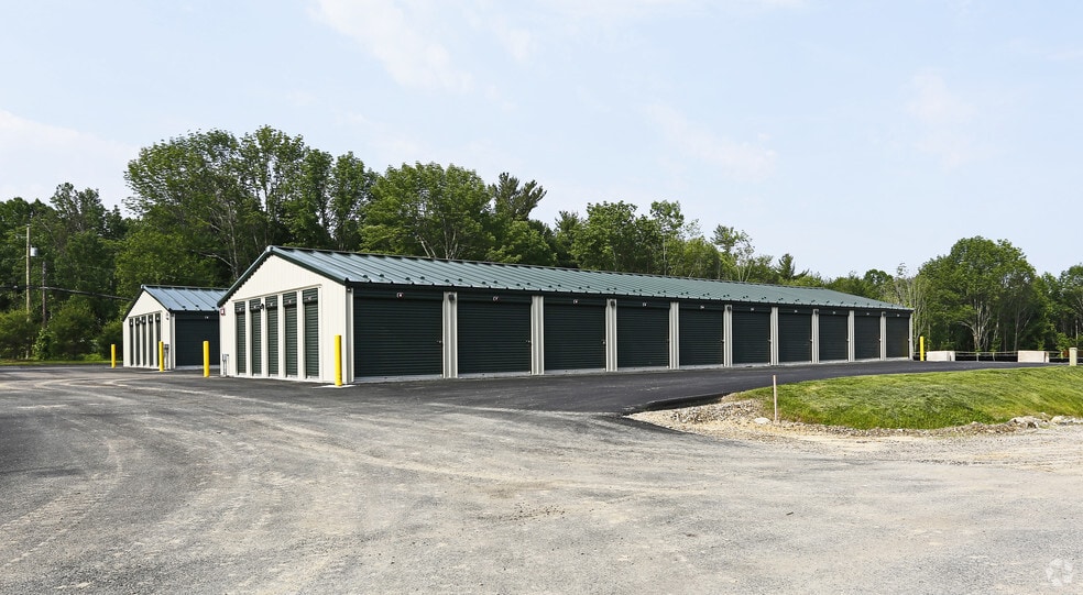 More Photos Of 230 Rockingham Rd, Derry Self Storage For Lease