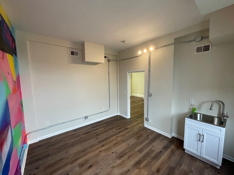 More Photos Of 3815 34th St, Mount Rainier Storefront Retail Office For Lease