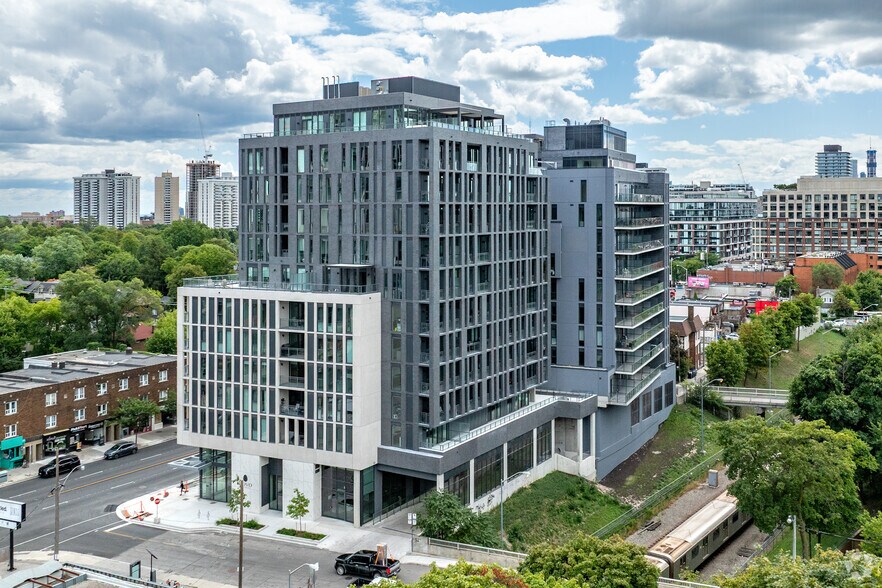 More Photos Of 2112 Yonge St, Toronto Apartments For Sale
