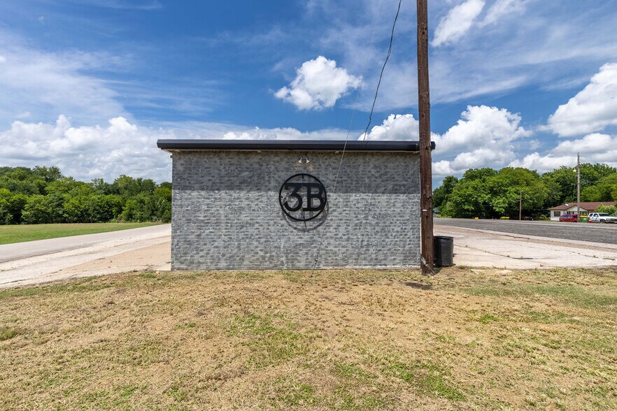 More Photos Of 617 N Ellis St, Groesbeck Carwash For Sale