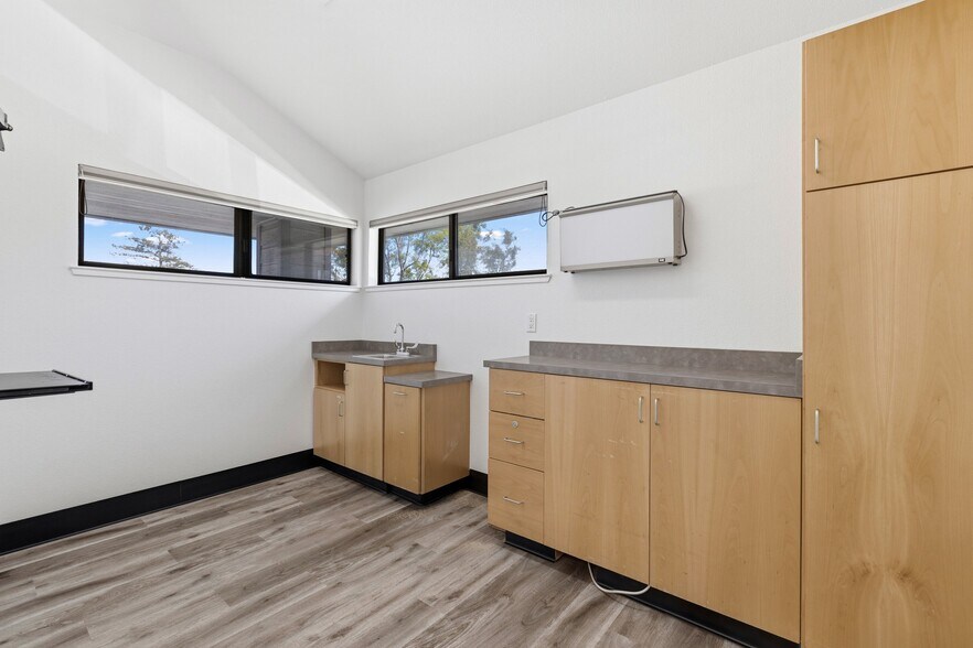 More Photos Of 47 Penny Ln, Watsonville Medical For Sale