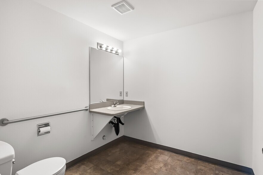 More Photos Of 909-925 SE 2nd St, Bnd, Bend Office For Sale