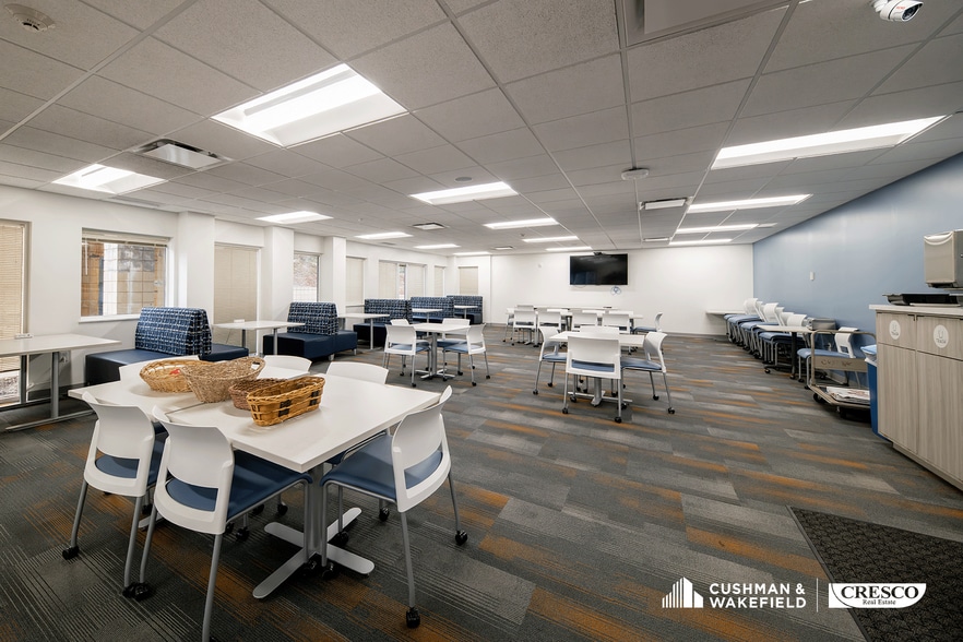 More Photos Of 25111-25175 Country Club Blvd, North Olmsted Office For Lease