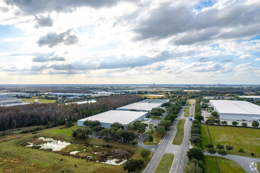 More Photos Of 1700 Tradeport Dr, Orlando Warehouse For Lease