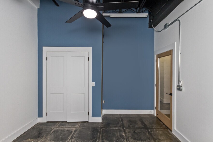 More Photos Of 46 Aston St, Asheville Light Manufacturing For Lease