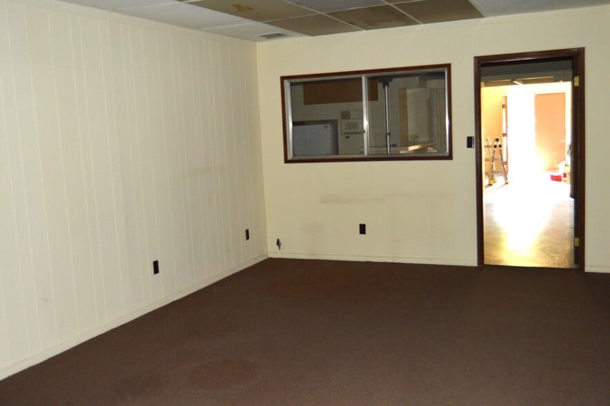 More Photos Of 3806 W Burbank Blvd, Burbank Storefront For Lease