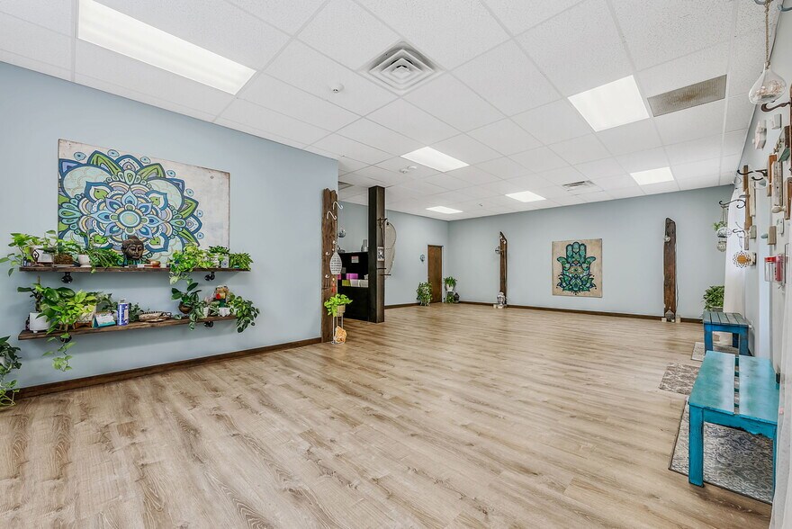 More Photos Of 6 New York Ave, Sound Beach Bar For Sale