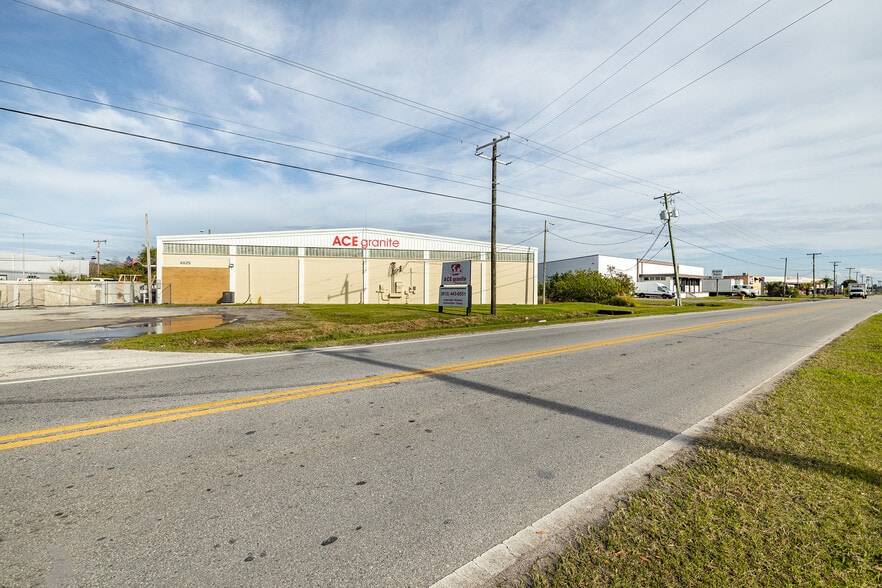 Primary Photo Of 6625 Anderson Rd, Tampa Warehouse For Lease