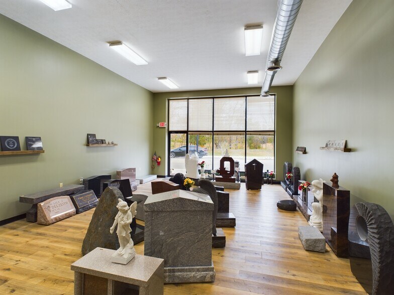 More Photos Of 114 N Broadway St, Greenville Storefront For Lease