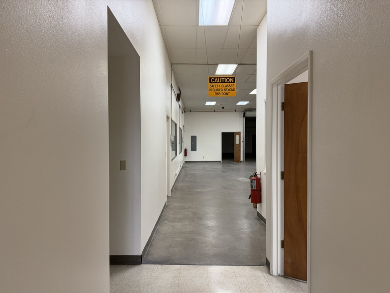 More Photos Of 536 Hi Tech Pky, Oakdale Warehouse For Sale
