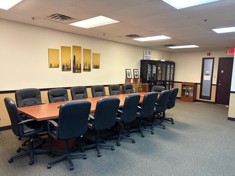 More Photos Of 100 Tower Dr, Burr Ridge Medical For Lease