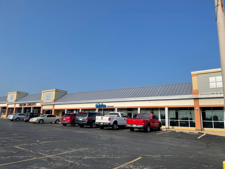 More Photos Of 6807-7013 N May Ave, Oklahoma City Unknown For Lease