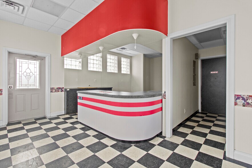 More Photos Of 470 N 4th St, Aurora Freestanding For Sale