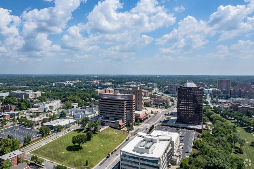 More Photos Of 4435 Main St, Kansas City Office For Sale