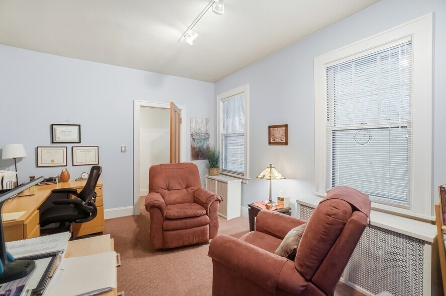 More Photos Of 820 Delta Ave, Cincinnati Office For Sale