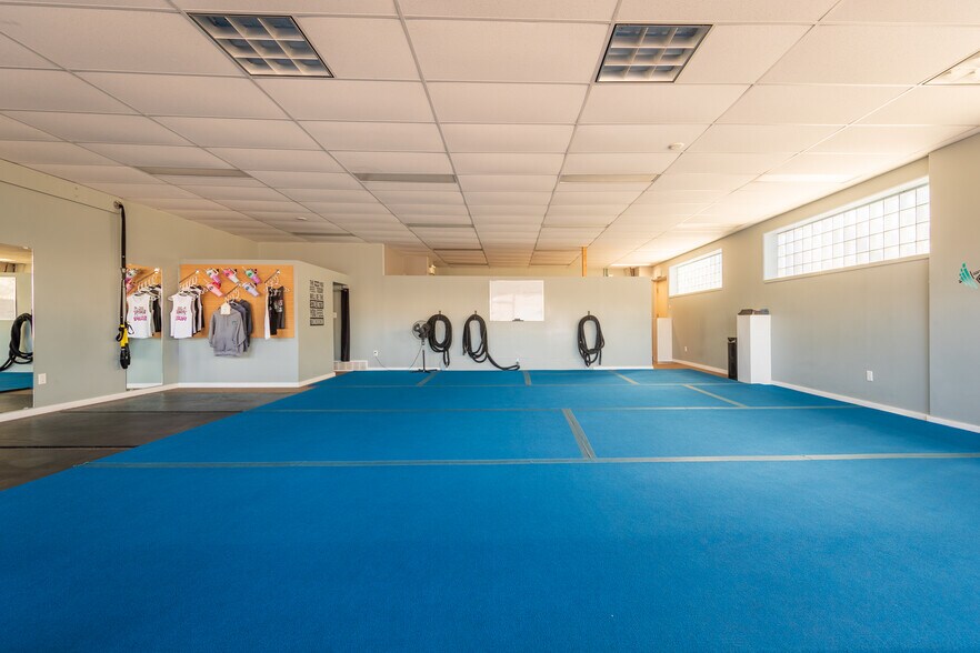 More Photos Of 5007 50 St, Lloydminster Office For Sale