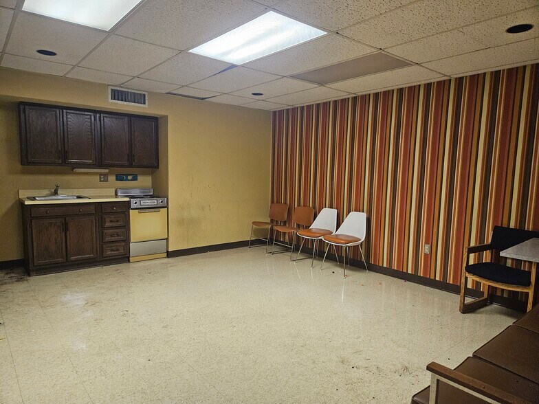 More Photos Of 3265 Main St, Weirton Bank For Sale