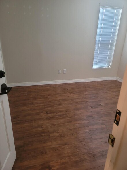 More Photos Of 7340 Blanco Rd, San Antonio Self Storage For Lease
