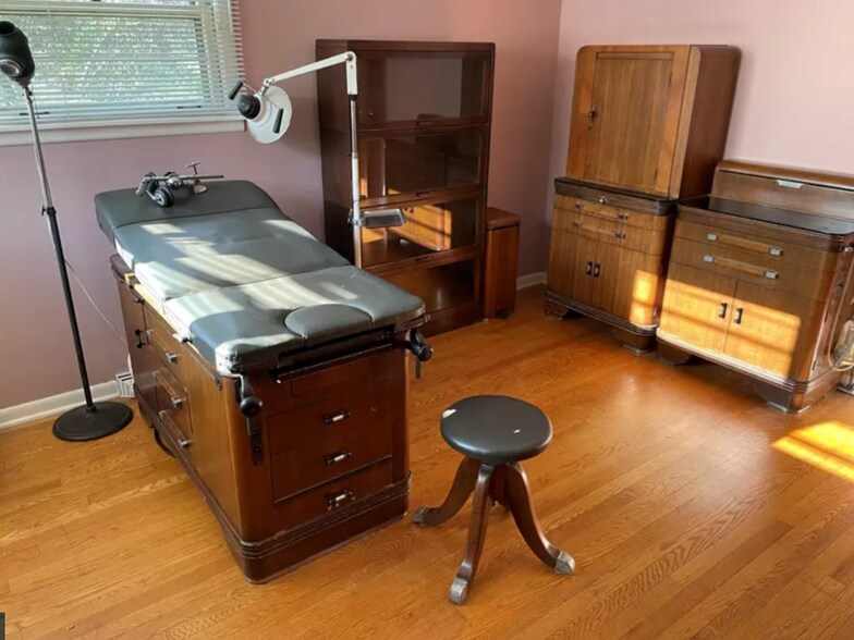 More Photos Of 217 55th St, Clarendon Hills Office For Sale