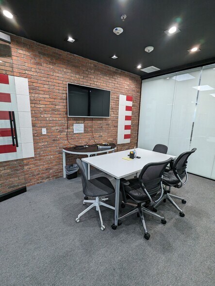 More Photos Of 2705 Media Center Dr, Los Angeles Warehouse For Lease
