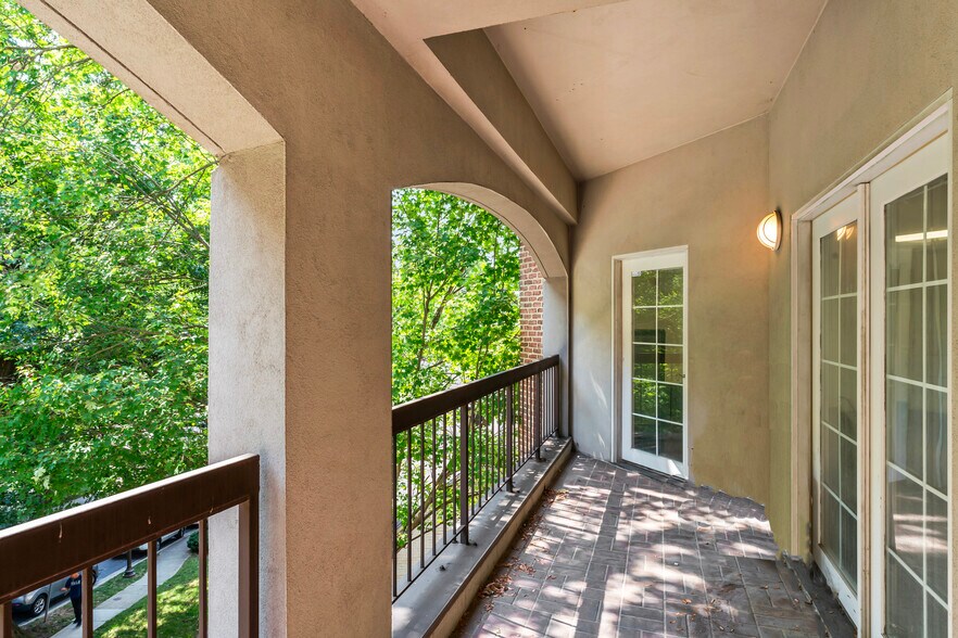 More Photos Of 4600 N Park Ave, Chevy Chase Medical For Sale